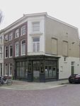 908603 Gezicht op het winkelhoekpand Maliestraat 16 te Utrecht met rechts de Mgr. van de Weteringstraat.N.B. bouwjaar: ...